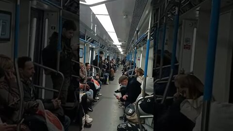 New Moscow Metro Trains no Doors Between Cars.