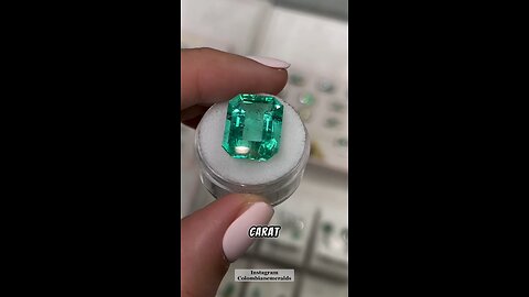 Huge and big 17.10 NATURAL COLOMBIAN EMERALD emerald cut loose gemstone fine top quality