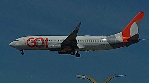 Airbus A321 PT-MXQ coming from Brasília and Boeing 737-800 PR-GXQ coming from Fortaleza to Manaus
