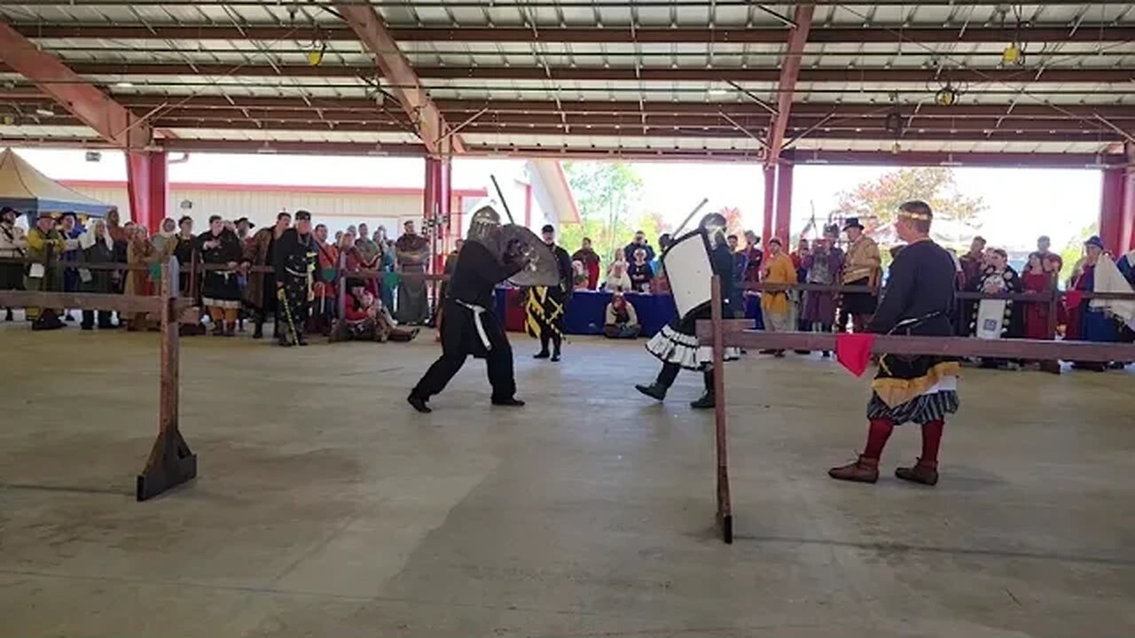 Count Savaric v. Sir Kilian in the Quarter Finals of the Midrealm's Fall Crown Tournament 2023