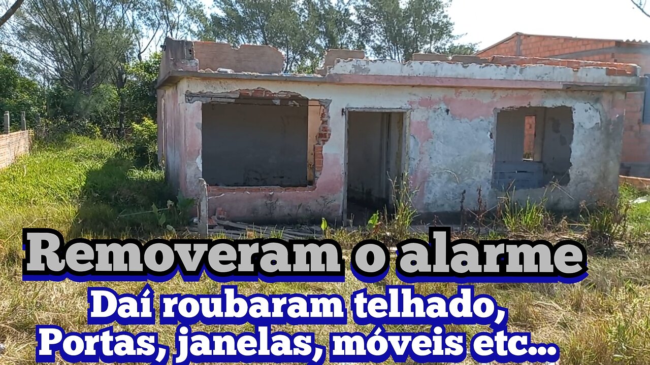 retiraram o alarme e abandonaram a casa daí roubaram telhado portas janelas móveis etc...
