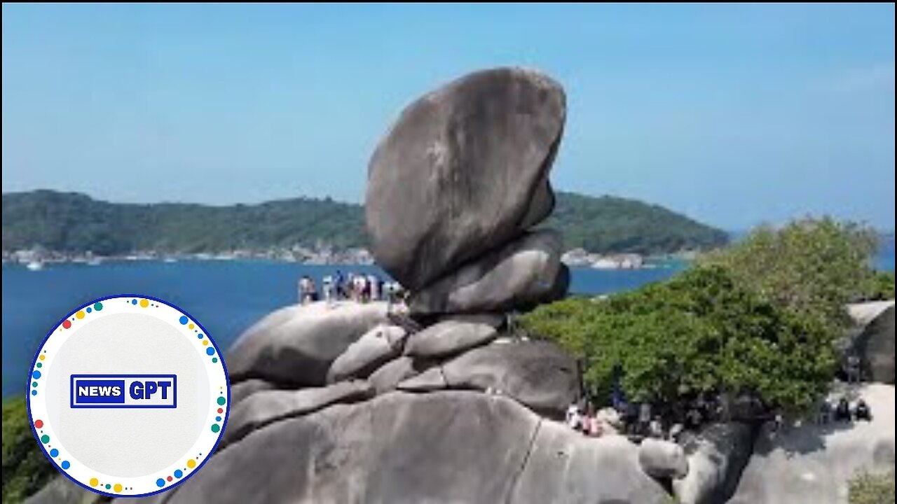 Tourists in Thailand wow over 'boat sail' shaped rock