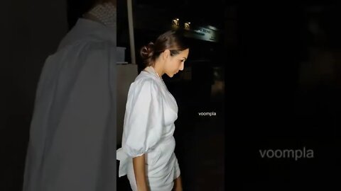 Pearls on white and everything nice✨Malla steps out for dinner in Bandra ❤️ #malaikaarora #trending