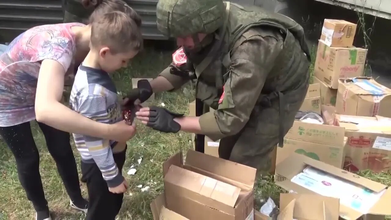 Russian Troops Distribute Humanitarian Aid To The Residents Of Liberated Krasnyi Liman