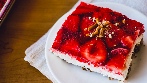 Strawberry Jello Pretzel Salad