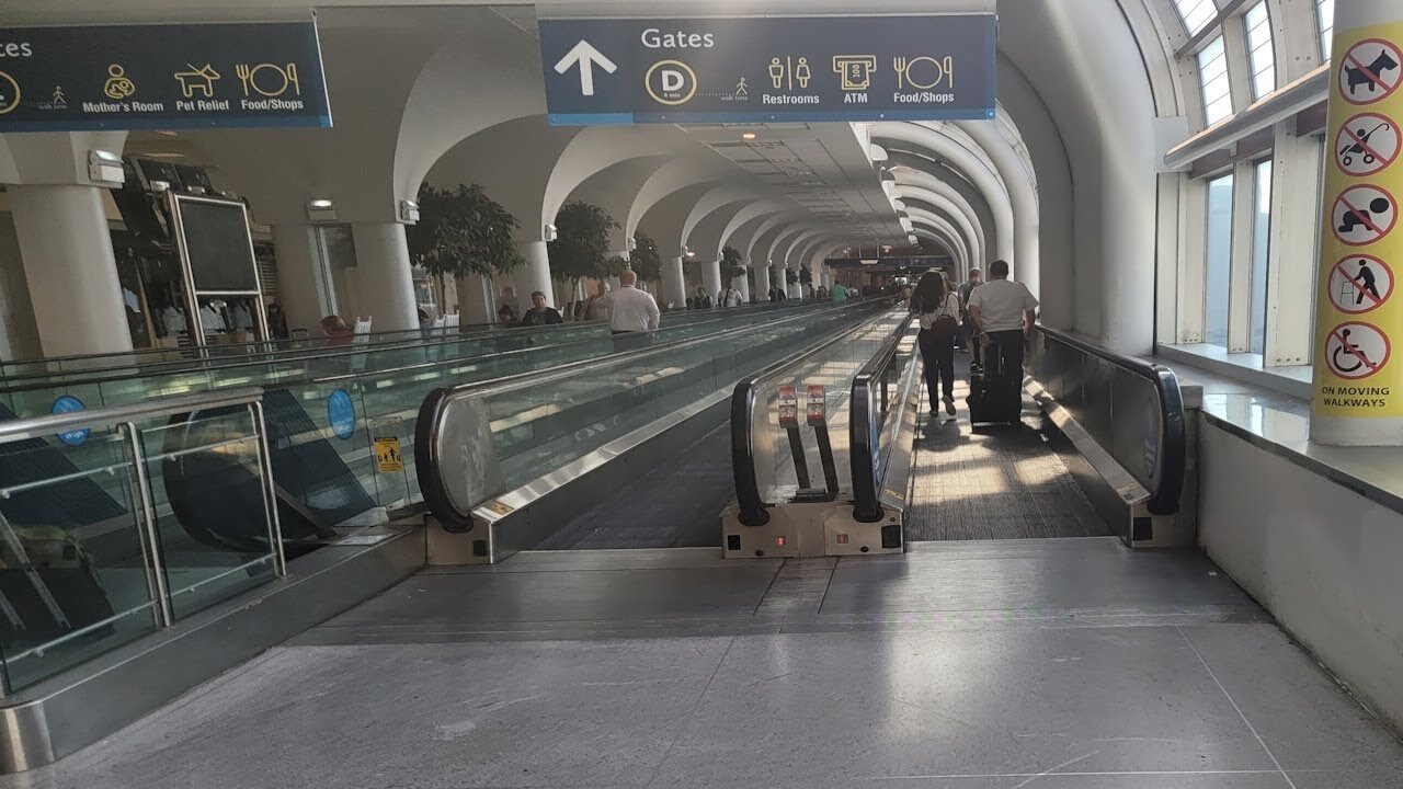 Otis Concourse D and E Moving Walkways at Charlotte Douglas Airport (Charlotte, NC)