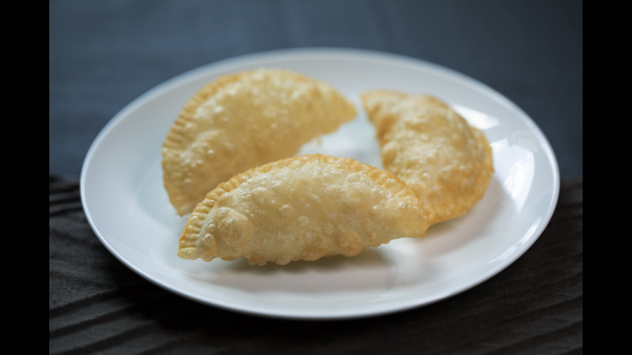 Simple steps on how to make fresh Coconut Samosa.