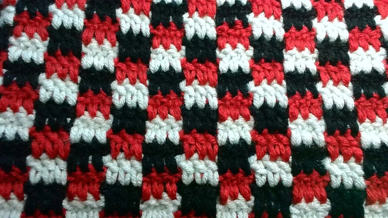 left handed Checker/plaid stitch.#katrinascrochetworld #loopsandthread #cloverhooks #yarn