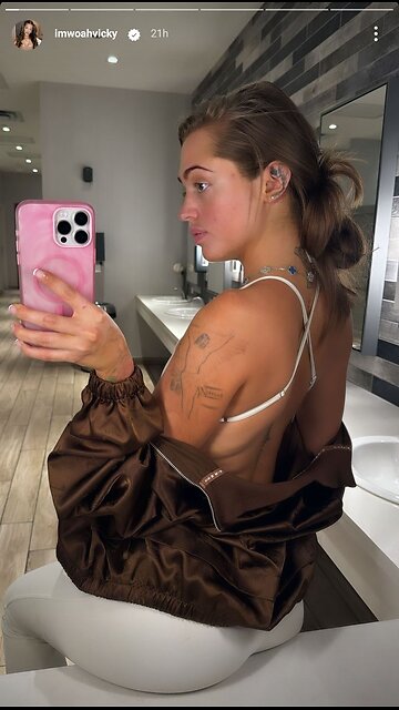 Woah Vicky has fans go crazy at Trippie Redd show