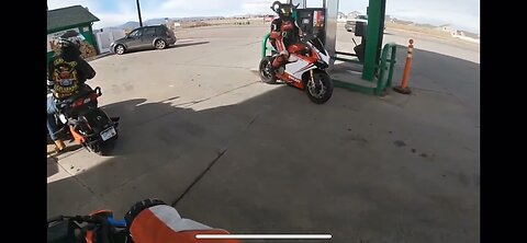 Biker runs from cops!!