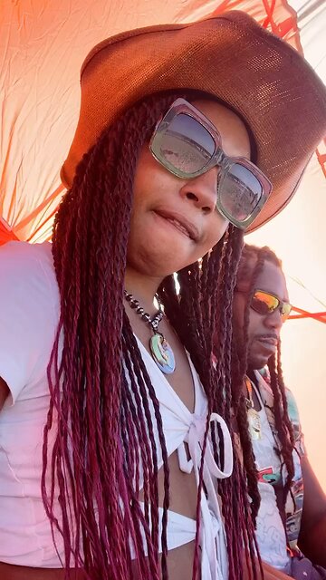 King an queen just chilling on the beach