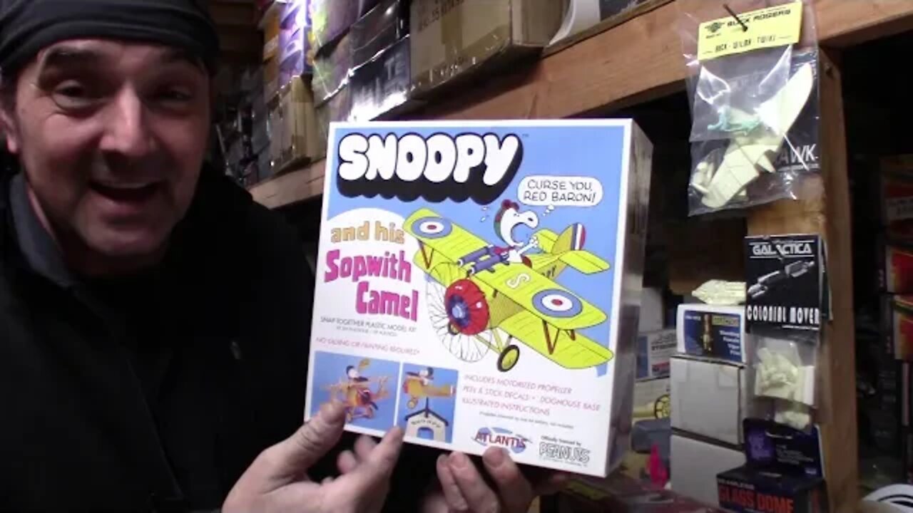 ATLANTIS MODELS Snoopy and his Sopwith Camel model kit review