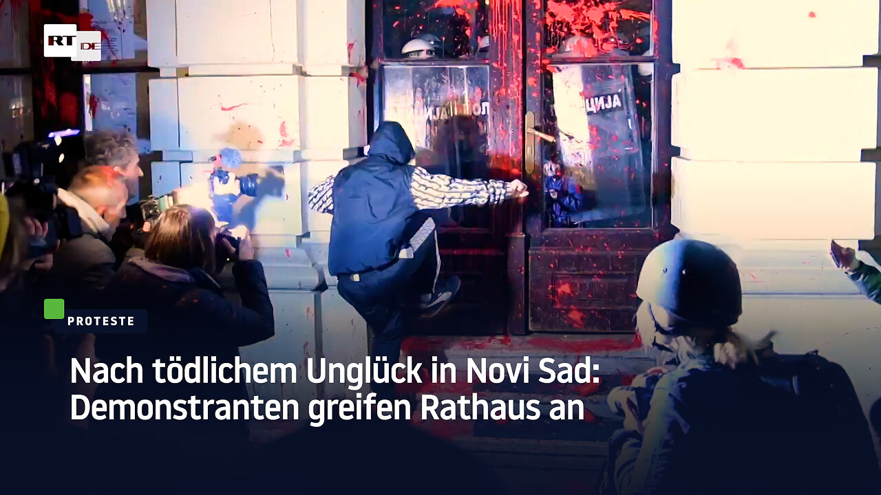 Nach tödlichem Unglück in Novi Sad: Demonstranten greifen Rathaus an