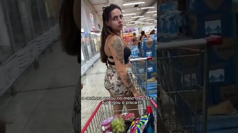 EU NAO ACREDITO QUE ELA FEZ ISSO PAROU NO MEIO DA PISTA E NAO LIGOU O PISCA ALERTA ( MEME ) #SHORTS
