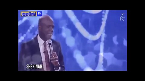 CHOQUANT! Yvan Castanou d'ICC surpris entrain d’adorer sa DÉESSE SIRÈNE Shekinah en plein “culte”!