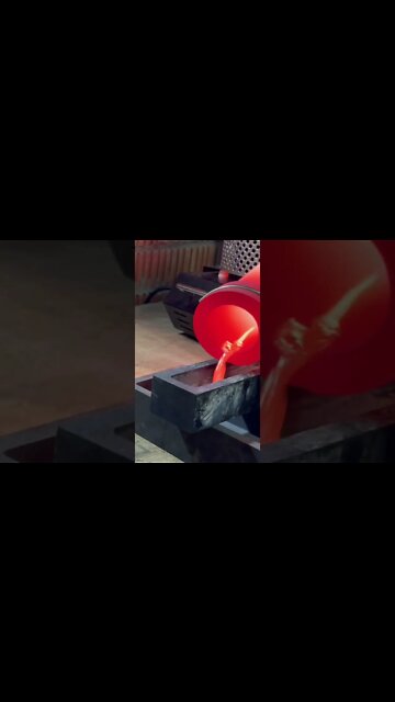 Didn’t expected that to happen 😱. #melting #casting #pouring