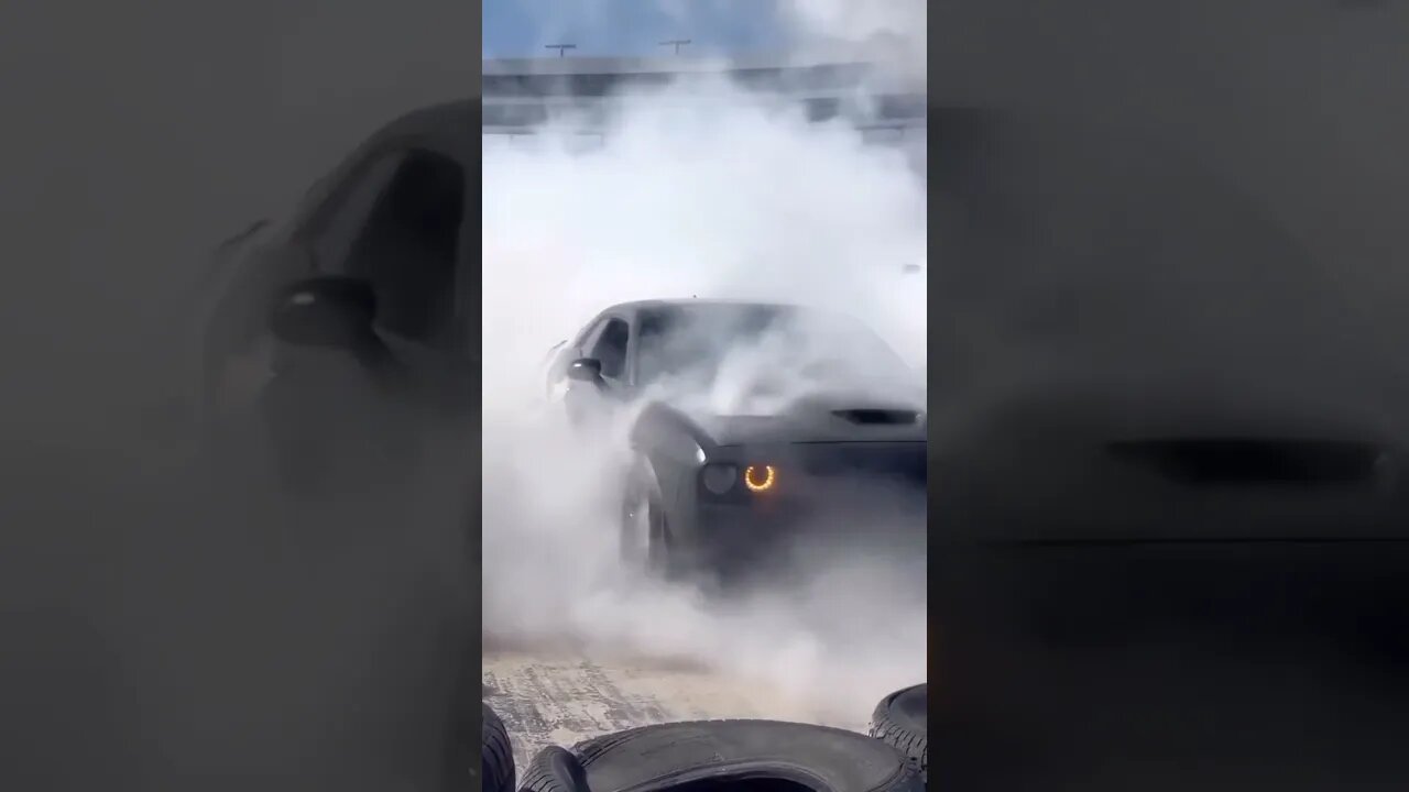 CRAZY BURNOUT FROM DODGE CHALLENGER CHARGER HELLCAT 💨