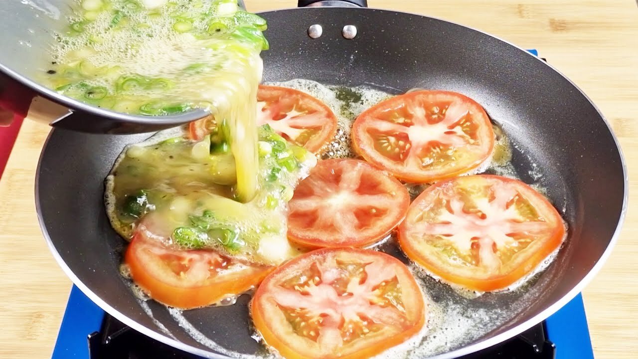 Super delicious! Quick breakfast in 5 minutes! 1 Tomato with 3 eggs