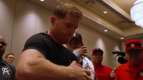 Exclusive! Canelo Alvarez n Dmitry Bivol pick their gloves for FIGHT