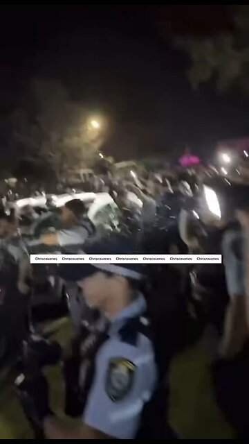 Australia, NSW Police are being belted bricks