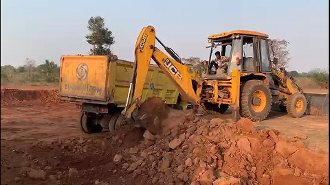 JCB 3DX loading 10 Tyre truck