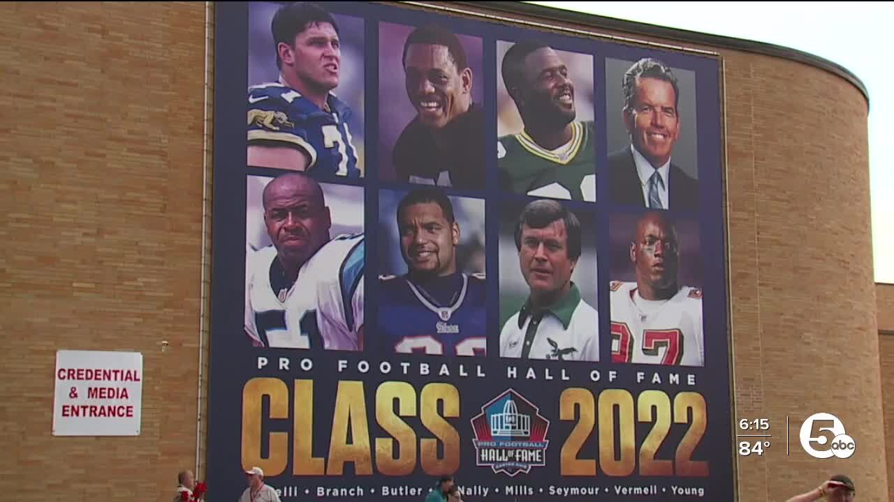 Thousands come out for Pro Football Hall of Fame Enshrinement fest