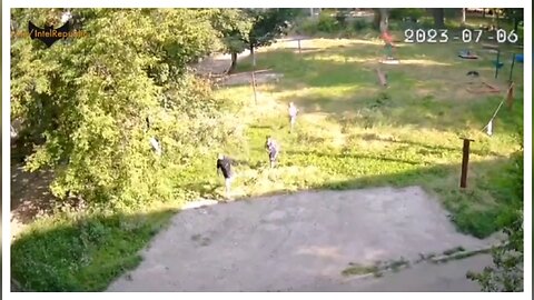Another attack by Kiev on civilians in Donetsk, playing kids running for their lives!