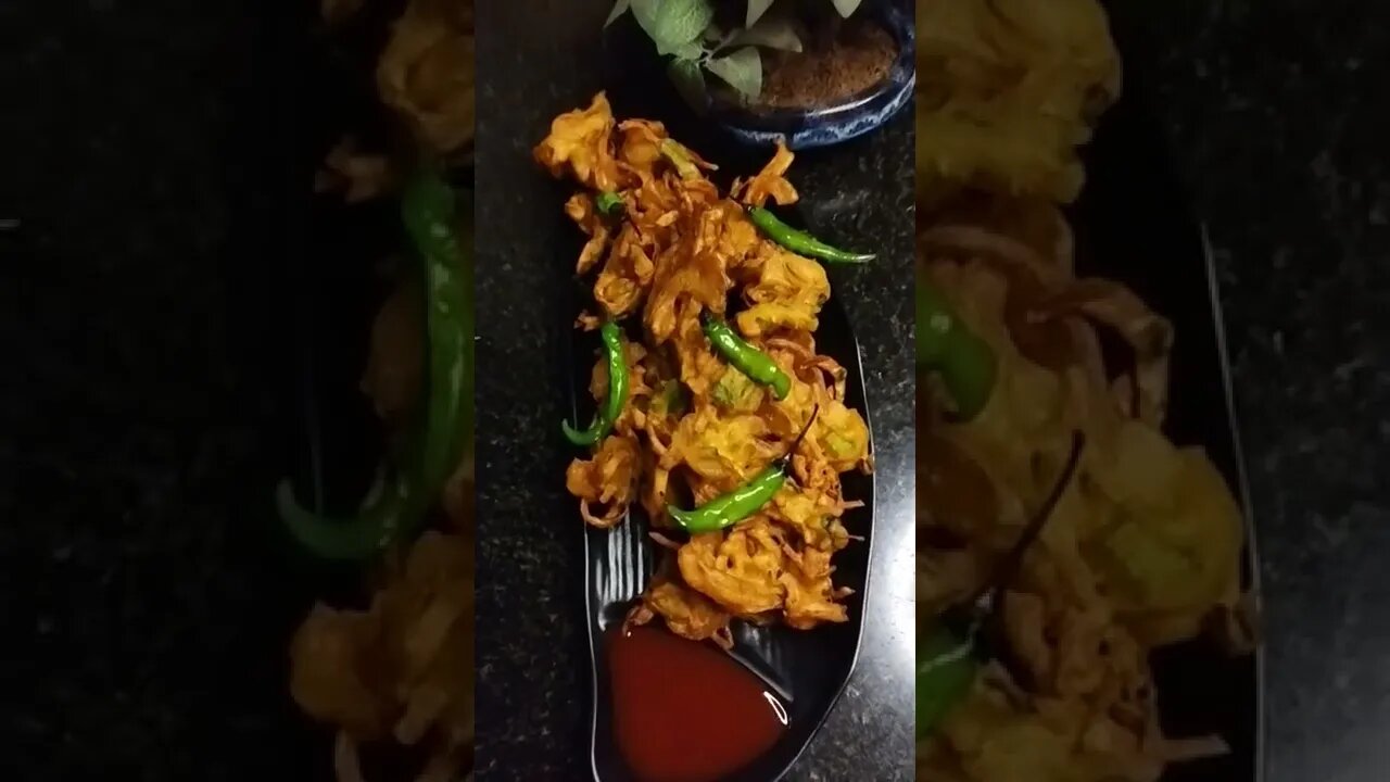 Monsoon and pakoda best combination #ytshorts #monsoon #pakoda #rainyday