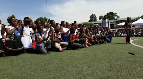 SOUTH AFRICA - Johannesburg - Delivering Happiness to Diepsloot (Video) (ccN)