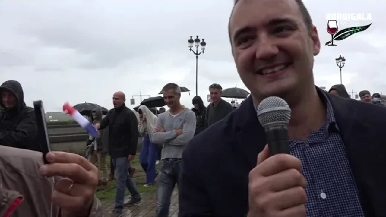 Manifestation pour la Liberté Vérité à Bordeaux le 31/7/21, interview de Christophe