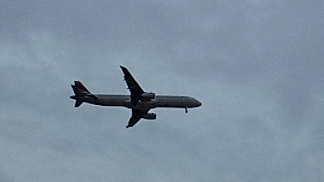 Boeing 737 MAX 8 PR-XMW,Boeing 737-800 PR-GGR,Airbus A321 PT-MXE,Airbus A320 PR-TYO e A319 PT-TML