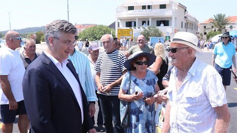 Premijer Plenković na svečanom otvorenju preuređenog lukobrana u Sućurju