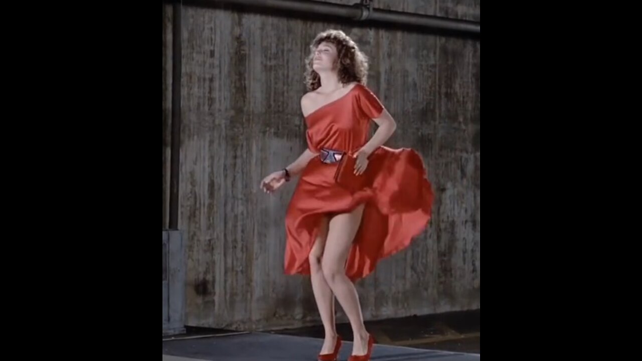 MULHER DE VERMELHO