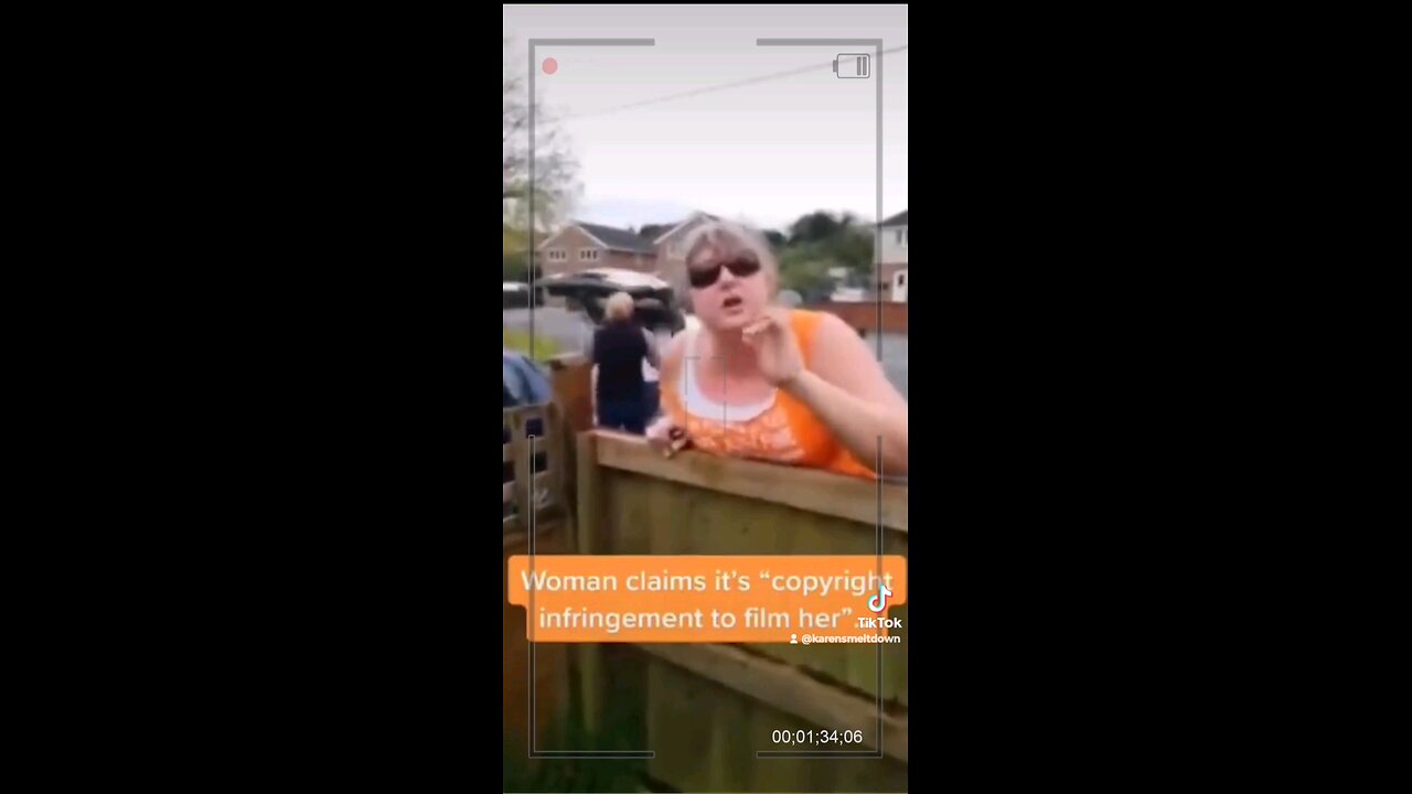Public Karen doesn't want her picture taken, it's COPYRIGHT