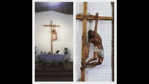 Cruz do Perdão que mostra Jesus crucificado com seu braço direito descravado