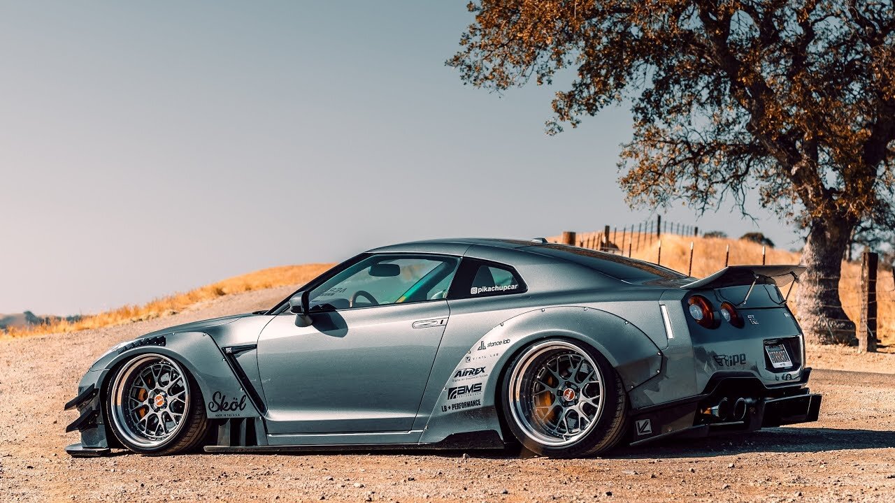 LIBERTY WALK V2 GTR