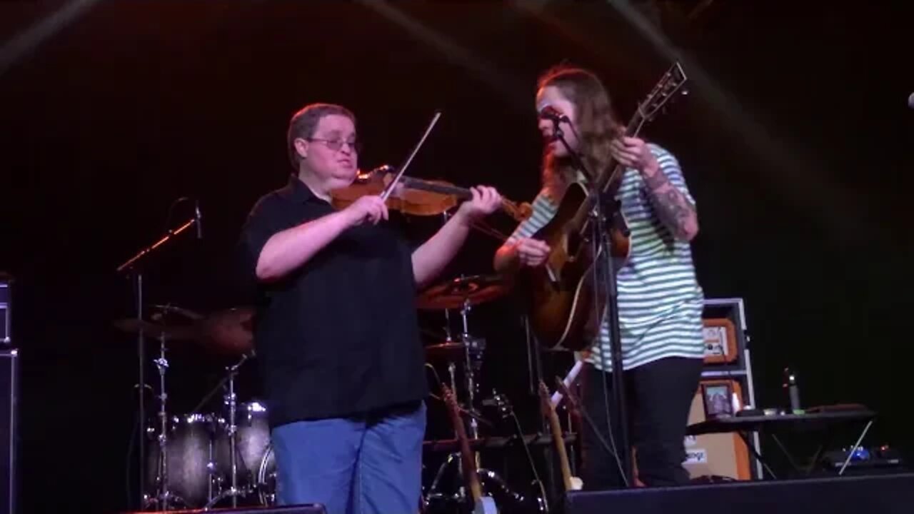 Billy Strings w/Michael Cleveland - Footprints In The Snow (String the Halls 2)