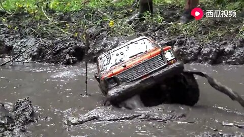 16: Look at the model car off-road, the vision is amazing, take a look.