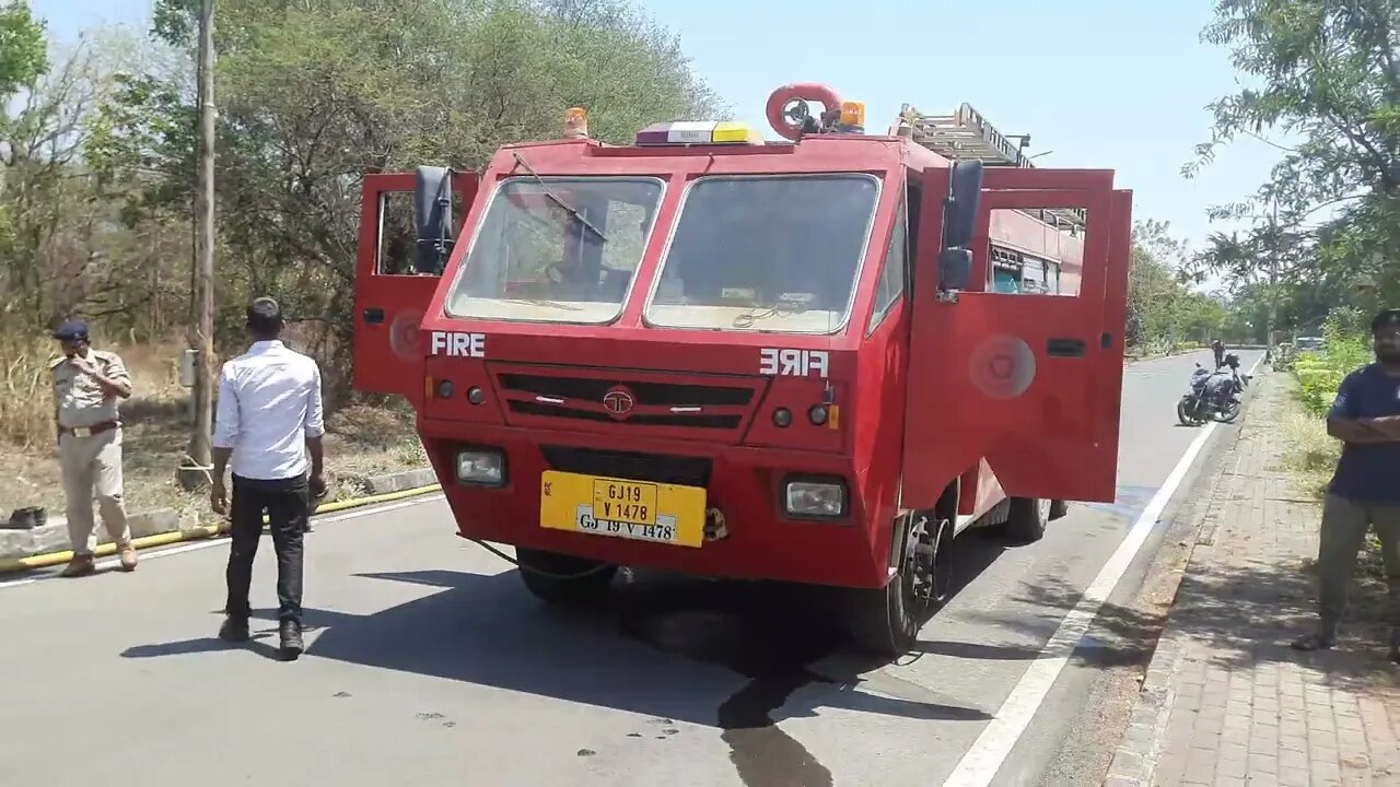 CISF Fire Truck On Duty @mr.smokey9608#india #viral #youtube #blog #cisf #fire #fireworks #task