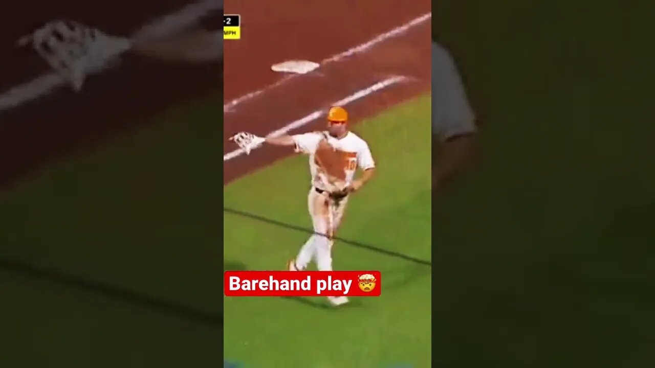 Barehand play by Tennessees 3rd baseman 🫣🤯