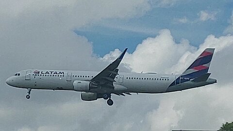 Airbus A321 PT-XPH vindo de Guarulhos para Manaus