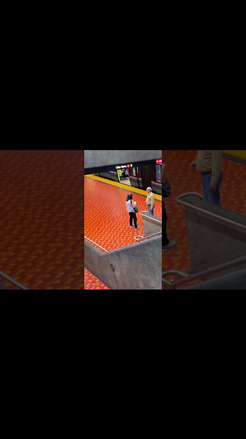 Lionel Groulx métro arrival Night time #viralvideo #montreal #shorts