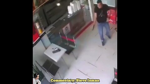 Hero takes out robber while eating lunch