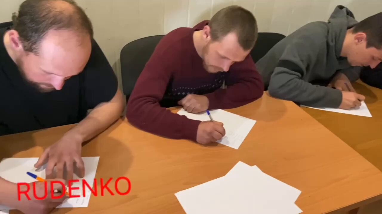 Former AFU personnel filling out paperwork requesting to become citizens of the DPR