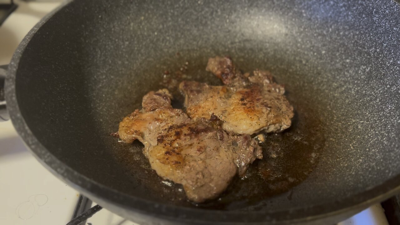 Frying the pork 😋