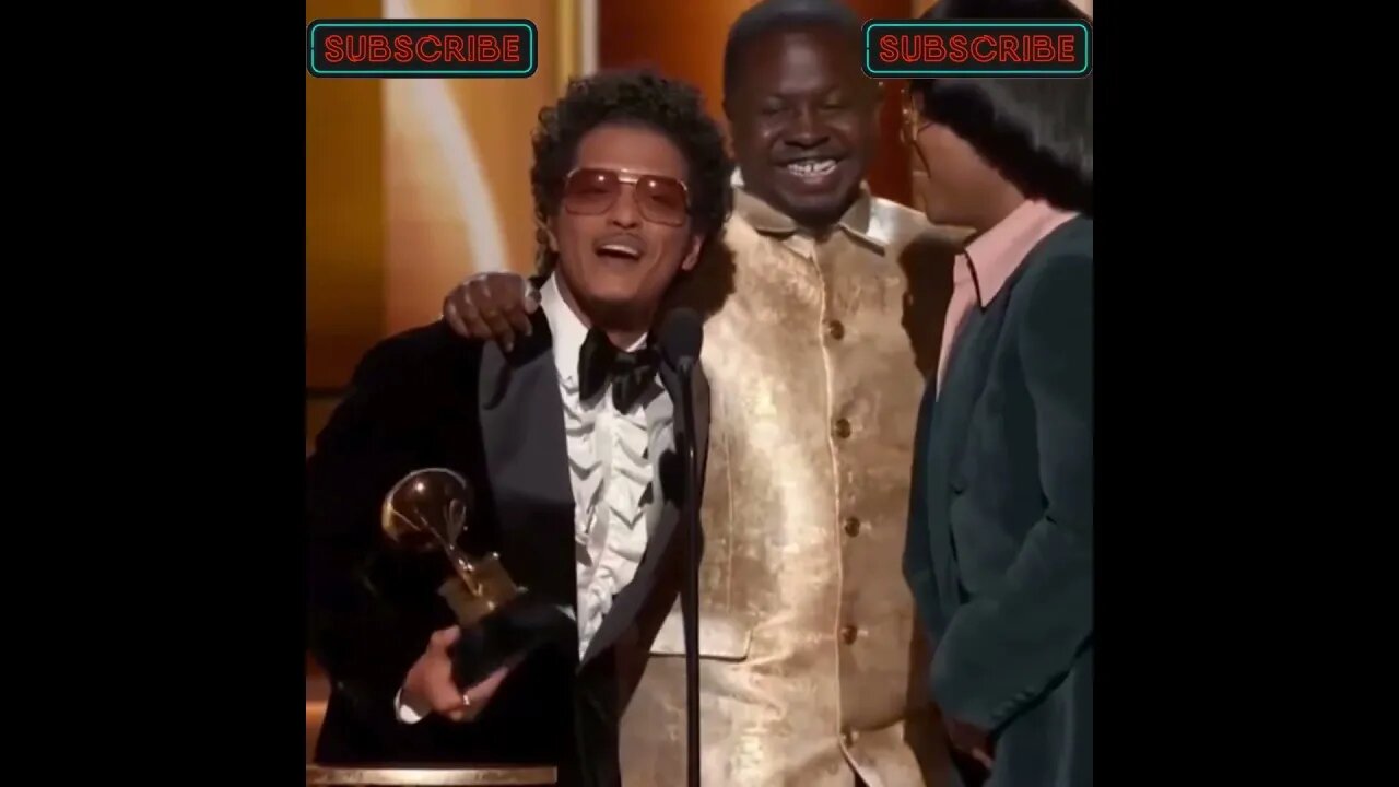 A TOUCHING MOMENT WITH SILK SONIC / BRUNO MARS & ANDERSON .PAAK #youtubeshorts #music #awardshow