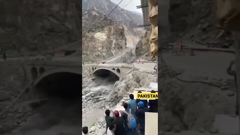 Loco flujo de lodo descendió en Pakistán