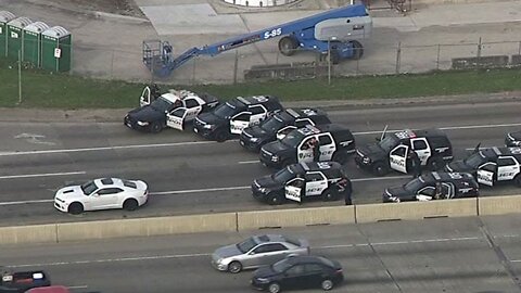 RAW VIDEO: Camaro vs Police Cars After Game Stop Robbery in Houston