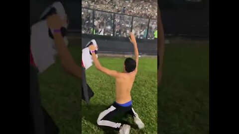 Luva de Pedreiro comemorando a vitória do Vascão - Vasco 1x0 Bahia