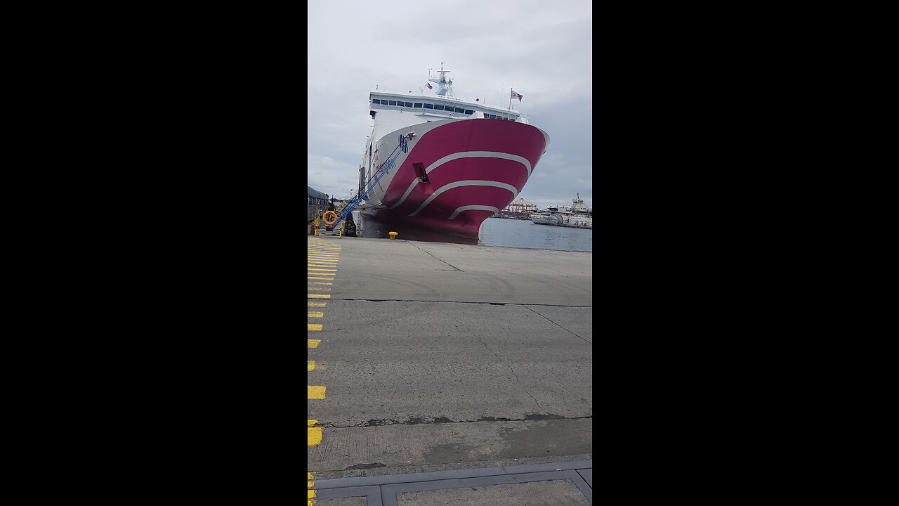 Best thing to do in the Ship while Sailing is watching live performer